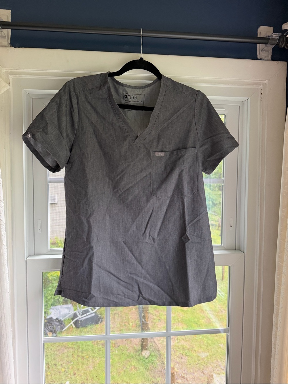 FIGS Women’s Short Sleeve V-Neck Scrub Top — Charcoal